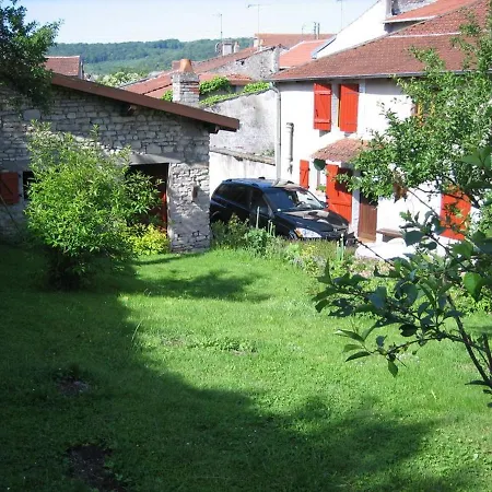 Avec Cheminee, Terrasse Et Stationnement - Proche Nancy Et Moselle - Fr-1-584-50 * Tonnoy