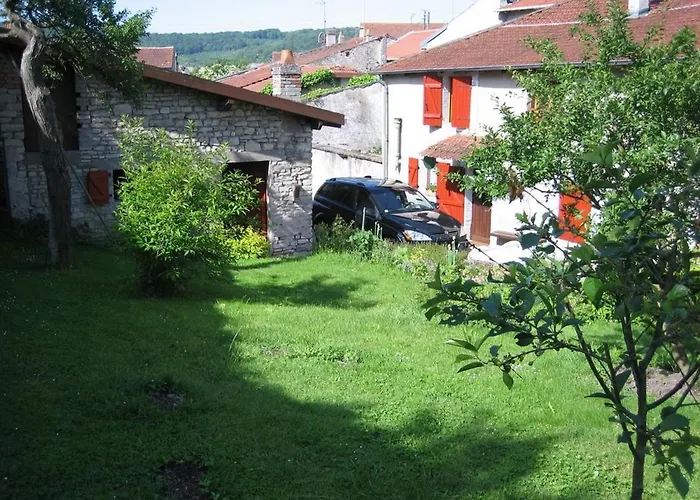 Avec Cheminee, Terrasse Et Stationnement - Proche Nancy Et Moselle - Fr-1-584-50 * Tonnoy