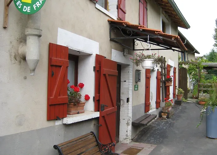 Avec Cheminee, Terrasse Et Stationnement - Proche Nancy Et Moselle - Fr-1-584-50 *