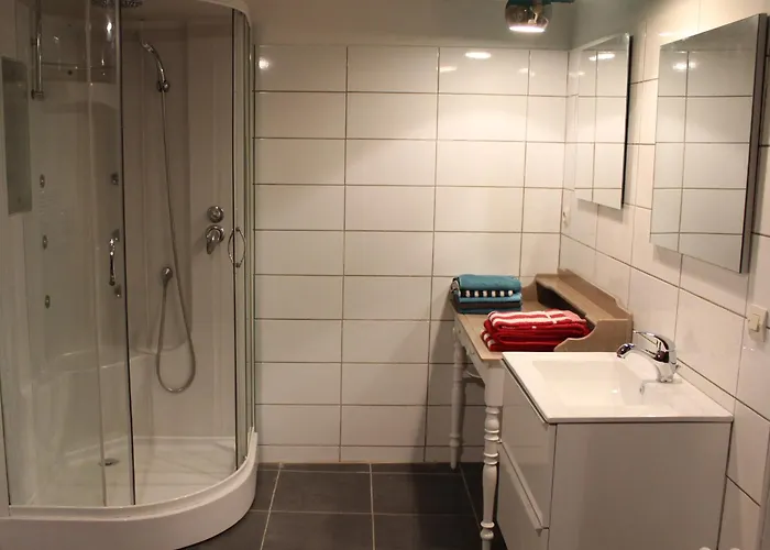 Avec Cheminee, Terrasse Et Stationnement - Proche Nancy Et Moselle - Fr-1-584-50 * Tonnoy